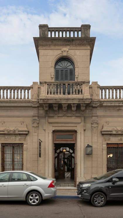 Ubicada en la calle San Juan 550, la casona de L'Epicerie no pasa inadvertida.