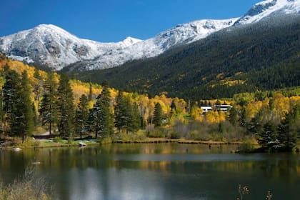 Ubicado a pocos minutos del pueblo de Aspen, esta propiedad cuenta con una superficie de 647.497 m2.