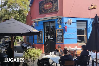 El bodegón que sirve platos "como en casa", está siempre lleno y es atendido por un mozo legendario