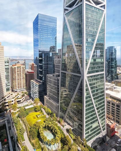 Ubicado en Mission Street, y parte de un proyecto que incluye el Transbay Transit Center, abrió sus puertas en 2018