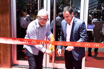 Ubicado en Montevideo 1398 (Acceso a Tigre Centro), el restaurante cuenta con 500 m2 cubiertos con un espacio interior apto para 128 clientes y uno exterior para 36 consumidores con un área de estacionamiento y AutoMac.