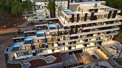 Ubicado en Pinamar Norte, el complejo cuenta con 2 edificios, The Kalem 1, finalizado en 2023,y The Kalem 2, en construcción.