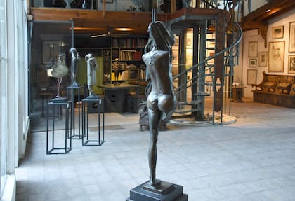 Ubicado en una zona antigua de fincas en la provincia de Mendoza, el espacio cultural conserva intacta su magia y puede visitarse con reserva previa