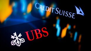 UBS compró Credit Suisse por US$3.200 millones de dólares en acciones, menos de un 40% de su valor al cierre del viernes.