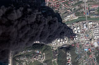 Ucrania ataca instalaciones petroleras en Rusia, pero alza de combustibles podría mitigar el impacto