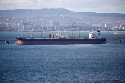 Ucrania atacó un portamisiles ruso en Novorossiysk y una plataforma petrolífera cerca de Crimea