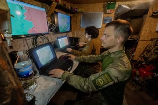 Ucrania dice que golpeó otra refinería rusa con drones mientras aumentan ataques de largo alcance