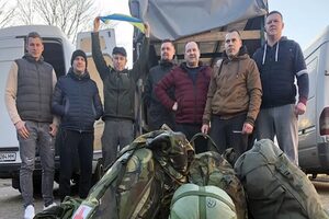 Así se preparan los civiles ucranianos que regresan a su país para defenderlo