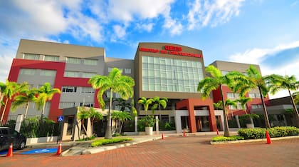 UEES, Espiritu Santo University, ingresó por primera vez al top 20 regional al subir del puesto 62 al 16