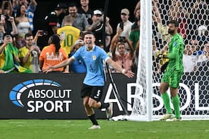 Uruguay aguantó con 10, apeló a la garra charrúa y eliminó a Brasil en la definición por penales