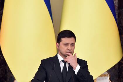 Ukrainian President Volodymyr Zelensky attends a joint press conference with his counterparts from Lithuania and Poland following their talks in Kyiv on February 23, 2022. (Photo by SERGEI SUPINSKY / AFP)