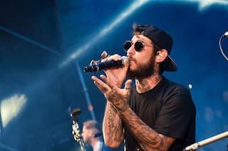 Tiraron a Ulises Bueno del escenario, le robaron lo que tenía encima y el cantante estalló de furia