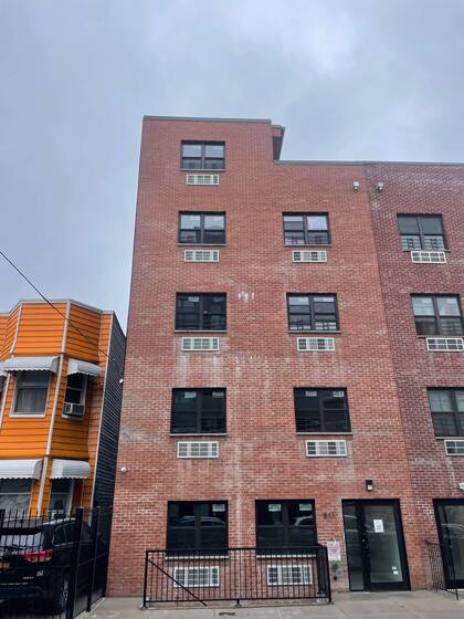 Últimos días para Elsmere Place: solo un departamento de dos dormitorios disponible por US$2716 al mes en este edificio del Bronx