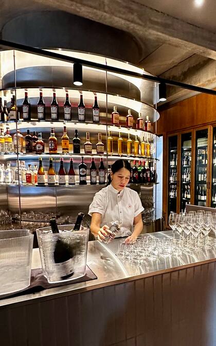 Ultramarinos, una apuesta a los pescados y mariscos de calidad en el Barrio Chino.