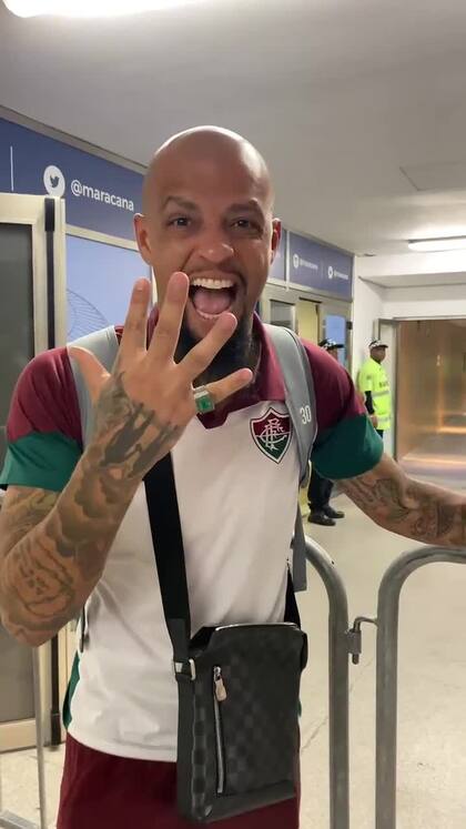 Um… dois… três… quatro… CINCO, la cargada de Felipe Melo a River