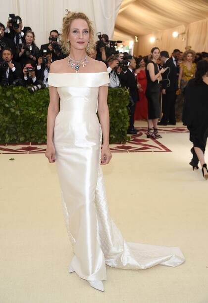 Uma Thurman, en la alfombra del Metropolitan Museum of Arts, con un vestido de la diseñadora uruguaya Gabriela Hearst