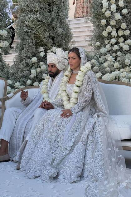 Umar y Nada se comprometieron en agosto de 2021 durante un viaje a  Mónaco. Dos años y nueve meses después, protagonizaron una boda de ensueño. 