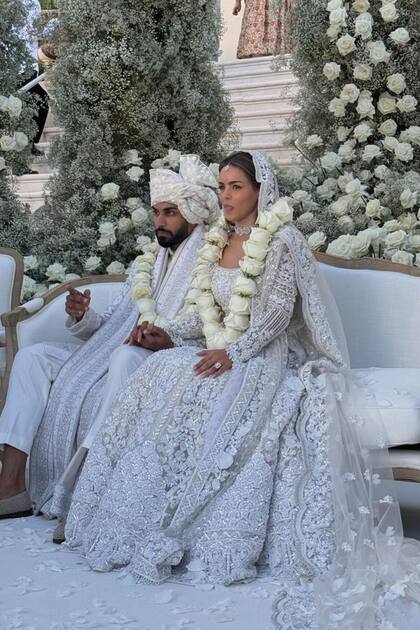 Umar y Nada se comprometieron en agosto de 2021 durante un viaje a Mónaco. Dos años y nueve meses después, protagonizaron una boda de ensueño.