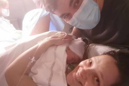 Sabrina Artaza con Muna y su pareja, John Morris