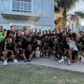 El emotivo reencuentro del plantel de Deportivo Madryn con el arquero que sufrió un paro cardíaco
