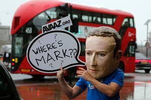 Zuckerberg rehuye testificar mientras aumenta la presión mundial sobre Facebook