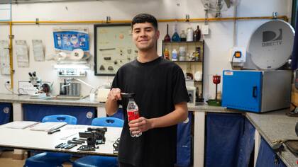 Un adaptador para facilitar la apertura de botellas