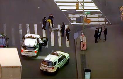 Un adolescente armado de 17 años abrió fuego e hirió a tres personas este sábado a la madrugada en Times Square, Nueva York,