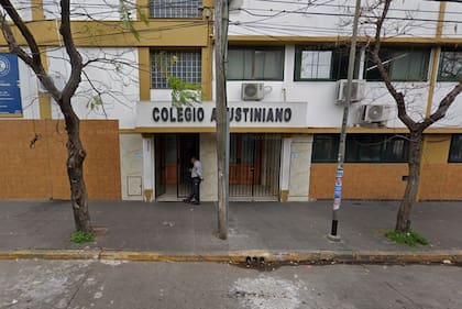 Un adolescente modificaba fotos de sus compañeras con Inteligencia Artificial para que quedaran desnudas y las vendía