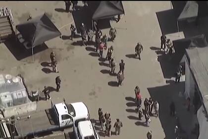 Un agente encubierto fue contratado en marzo 2025 con papeles falsos y asignado a trabajar con equipo militar, lo que expone vulnerabilidades en los procesos de verificación