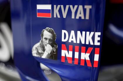Un agradecimiento a Niki Lauda en el Toro Rosso de Daniil Kvyat