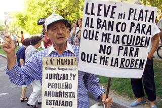 Crisis de 2001: del corralito y la salida de De la Rúa al "que se vayan todos"