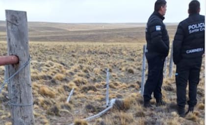 Un alambrado que cortaron los delincuentes para ingresar al campo