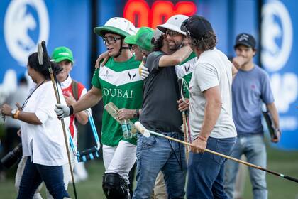 Un alivio: celebran Barto Castagnola y Polito Pieres; La Natividad se mantiene con vida en el Abierto de Palermo.
