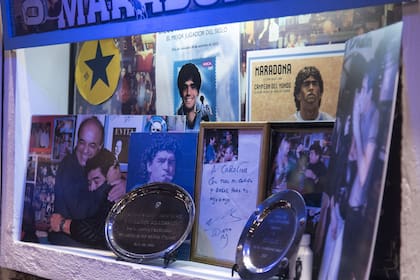 Un altar para Maradona, en una de las esquinas de El Corralón