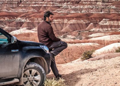 Un alto en el camino hacia el Valle de la Luna Rojo, Río Negro.