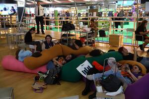 Gran despliegue de la ciudad invitada de honor en la Feria del Libro, Santiago de Chile