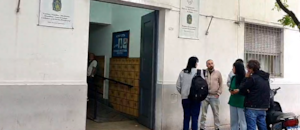 La Plata: denunciaron que un alumno fue armado a clases