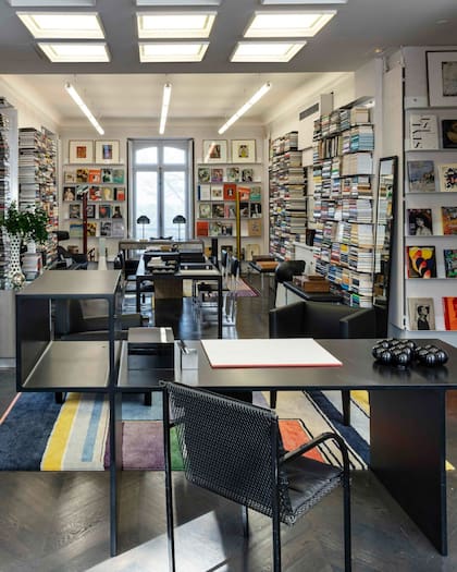 Un ambiente de la casa estaba decorado con fotos publicitarias de principios del siglo XX