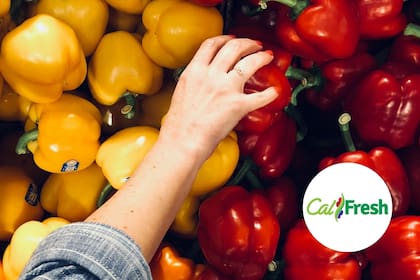Un amplio listado de migrantes perderá los beneficios de CalFresh en California desde el 1° de abril