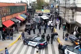 Fuerte operativo policial en Flores para detectar inmigrantes ilegales: un detenido por trata y tráfico de drogas