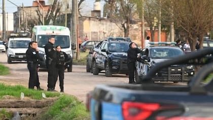 Un amplio operativo policial rodeó la casa del agresor