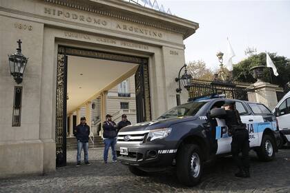 Un amplio operativo se llevó a cabo ayer en el Hipódromo; lo mismo ocurrió en el Casino flotante