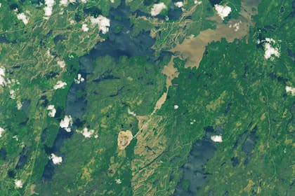 Un año después del alfotografía, el lago Rouge desapareció y su caudal de agua se trasladó a otro más grande
