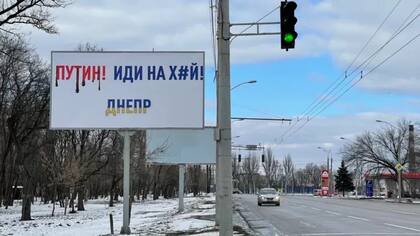 Un anuncio en Dnipró con un insulto directo y crudo a Vladimir Putin