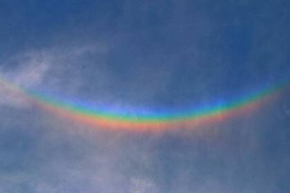 Un arcoiris con forma de sonrisa