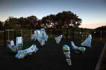 Un área de ejercicios en Clovelly, Australia, cerrada por la pandemia