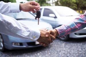 Qué dicen los tres proyectos de ley que buscan simplificar la compra-venta de autos