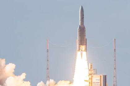 Un "ascensor espacial" reduciría significativamente los costos y complicaciones de lanzar cohetes con suficiente potencia para escapar de la gravedad de la Tierra