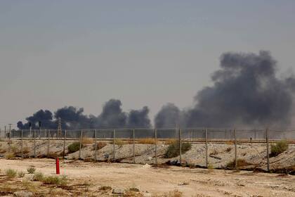 Arabia Saudita redujo su producción de petróleo en 50% tras el ataque con drones contra dos de sus plantas lanzado por rebeldes yemenitas