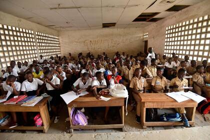 Un aula de la escuela Lycee Municipal Simone Ehivet Gbagbo, a la que asistía Laurent